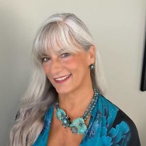 Meet your Posher, Cynthia